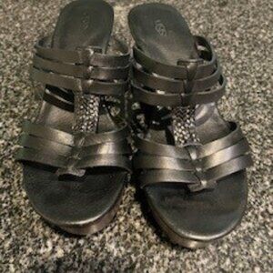 UGG MATTIE SANDALS